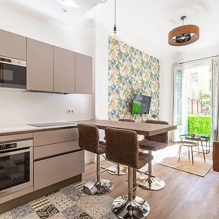 New Cosy Liberation Apartment